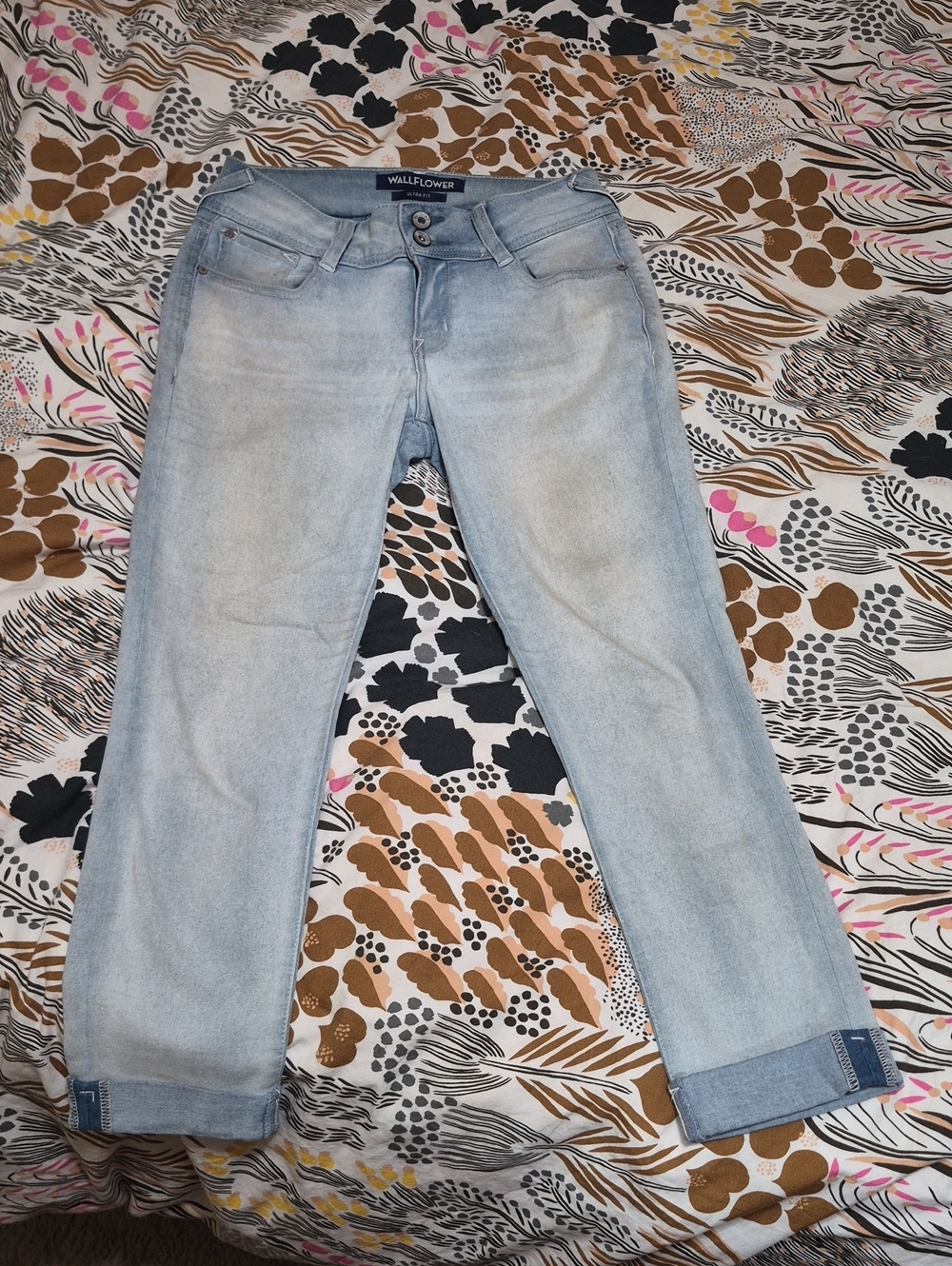 Wallflower Women's Light Wash Blue Jeans